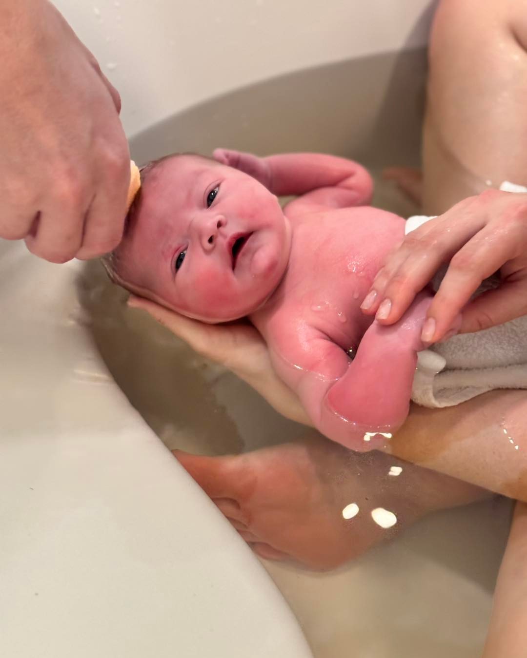 🌿 Afterbirth Herbal Bath: A Soothing Tradition for Postpartum Healing 🌿