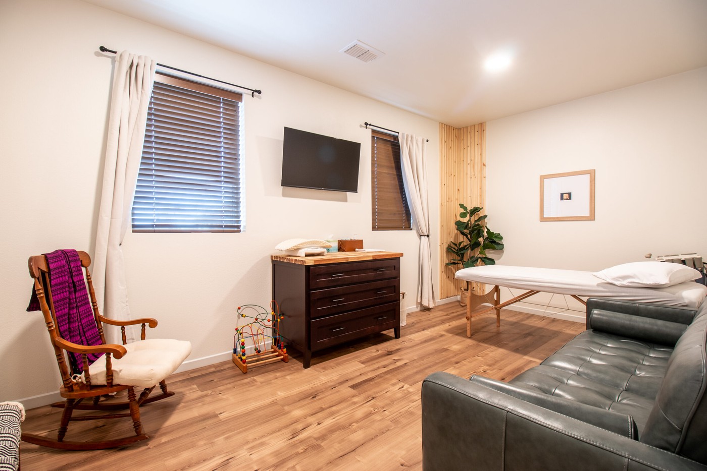 Lubbock midwife prenatal appointment room - comfortable private consultation space